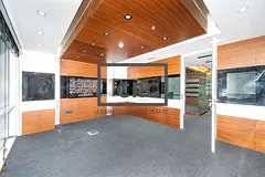 Luxurious | Fully Fitted | Multiple Cabins