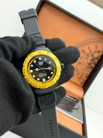 TAG HEUER formula 1 mens quartz watch