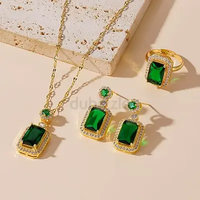 Luxurious Emerald Green Necklace Earring Bracelet Set