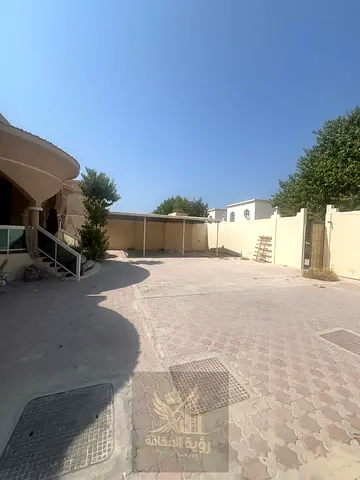 فيلا للإيجار السنوي في منطقة القادسية – الشارقة فرصة مميزة للإيجار السنوي في منطقة القادسية، فيلا بمساحات واسعة وتصميم مريح، مناسبة للعائلات الباحثة ع