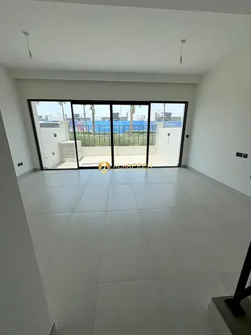 Single Row | Close to Lagoon | Ready to Move