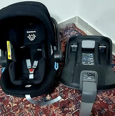 Uppababy Mesa I size with  smart isofix base