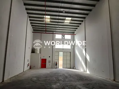 1,500 مربع فٹ کا کمرشل گودام، بہترین حالت میں | 15 کلو واٹ بجلی | 4 چیک