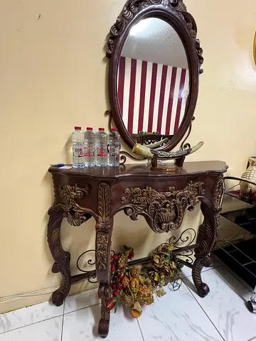 Ornate Wooden Console Table with Oval Mirror - Classic Design