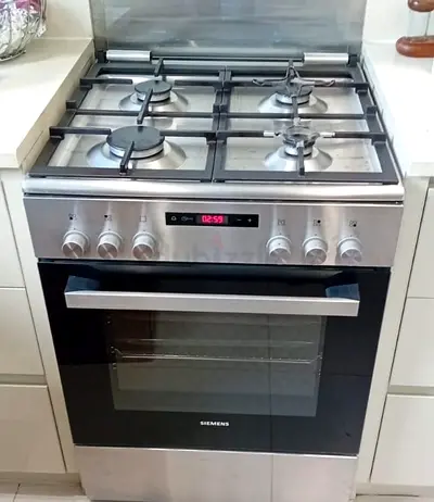 Siemens Gas Cooker 4 Burner Oven Electric like New Condition