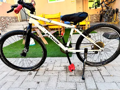 White adult mountain bike - used, good condition