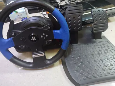 Thrustmaster steering wheel with Pedal
