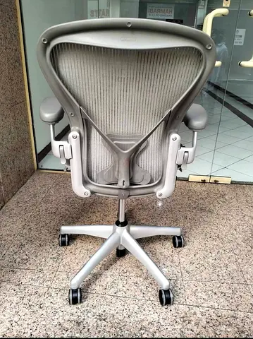 Herman Miller Ergonomic Mesh Office Chair - Adjustable Armrests & Lumbar Support