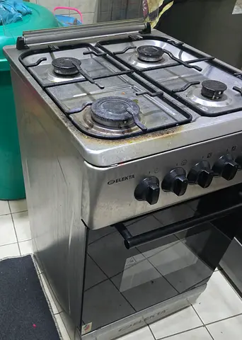 Used Elekta 4-Burner Gas Cooker with Oven