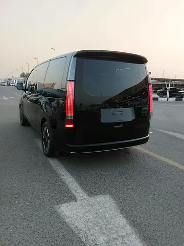 2025 Hyundai STARIA photo 4