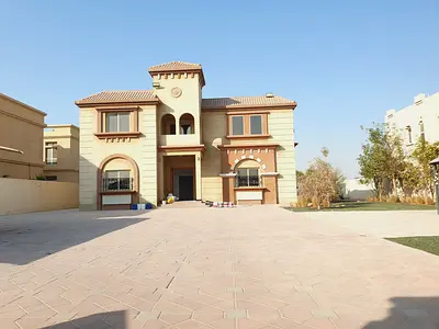 5 badroom villa with maid room and driver room and kids play area price 180k