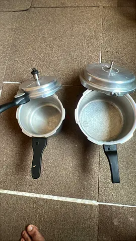Set of 2 Used Stovetop Pressure Cookers (Small and Medium)