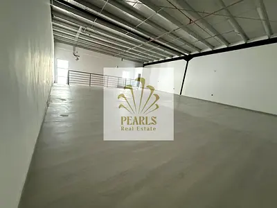 مستودع ضخم للإيجار السنوي بالجرف الصناعية 1، على شارع رئيسي، مع ميزان، 4300 قدم²، كهرباء 60 كيلو وات قابلة للرفع إلى 71، قريب من محمد بن زايد.