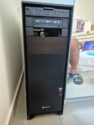 Used Corsair Mid-Tower Desktop PC Case with Front USB & Optical Drive Bays