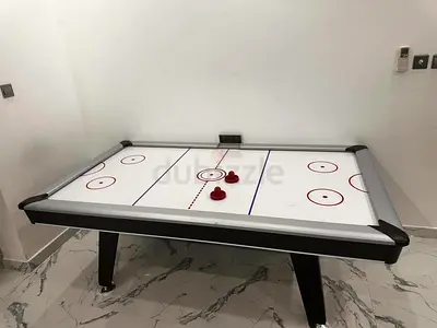 Air hockey table
