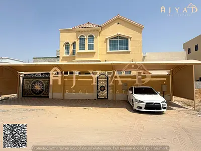 For rent: villa in Al Yasmin Ajman, majlis and living room, 5 master bedrooms, built-in wardrobes, 7 bathrooms, fully equipped kitchen, maid's room