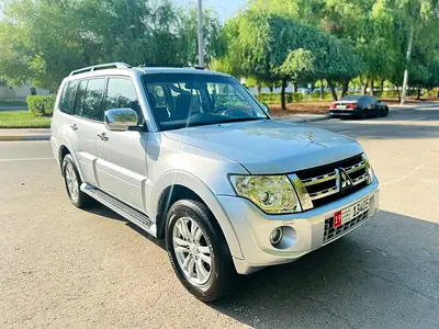 MITSUBSHI PAJERO 2012 GCC LOW MILEAGE FULL OPTION BIGE ENGINE