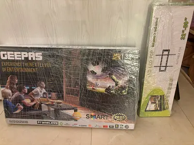 Geepas 32" Smart LED TV - New in Box