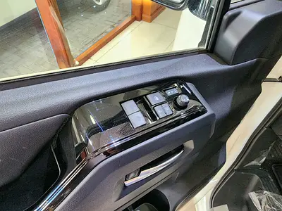 2026 Toyota GRANVIA — фото 10