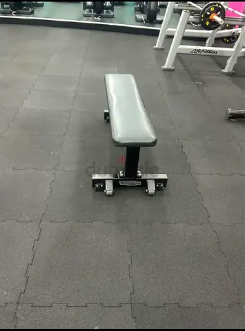 Flat weight bench - sturdy gym bench, good condition