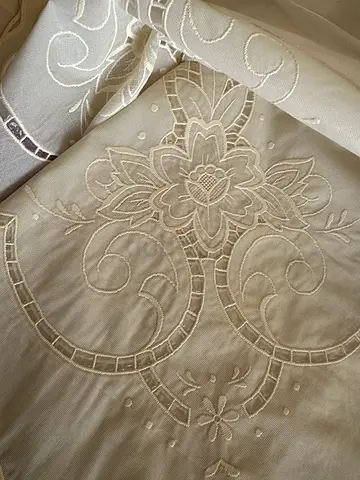 Waterproof tablecloth مفرش  طاولة مقاوم للماء