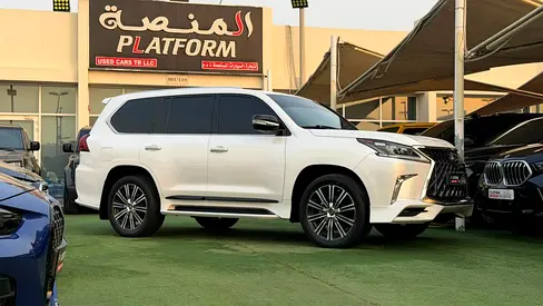 LEXUS LX570 signature 2019 | Gcc specs | Original paint