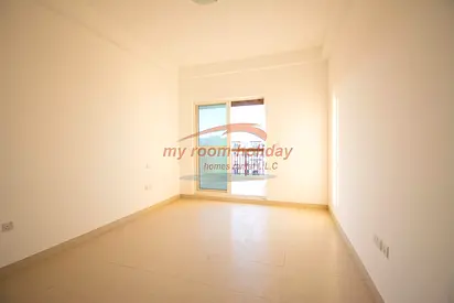 Big Hall | Vacant | Spacious | Burj Khalifa View | Family Building | Close Kitchen