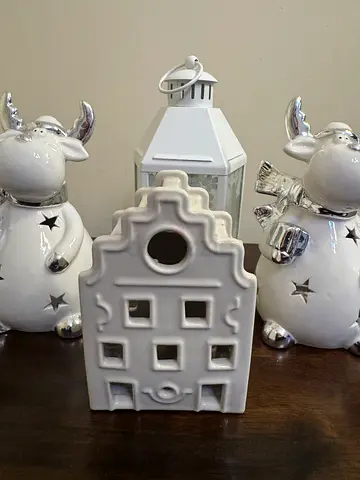 Ceramic decorative tealight house / Xmas ornament - white