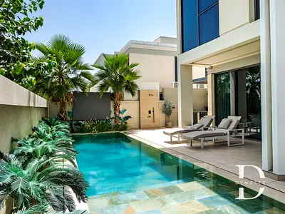 SINGLE-ROW | FULLY UPGRADED & FURNISHED | PRIVATE POOL | GARDEN SUITE | VOT