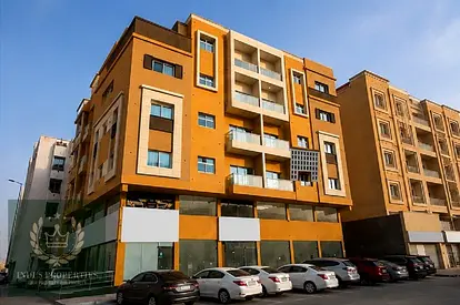 مبنى سكني وتجاري للبيع