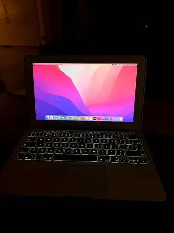 MacBook Air 11 inch (2015 model)