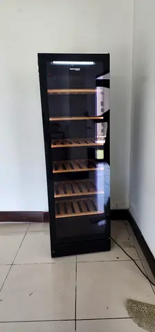 Westfrost vine fridge 197 Bottle