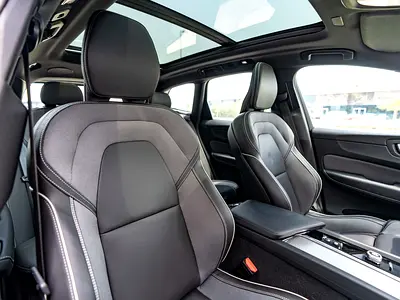 صورة 11 لـ 2024 Volvo XC60