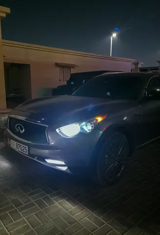 2018 Infiniti QX70 照片 12