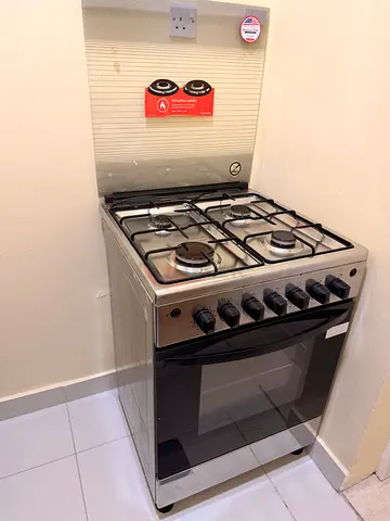 Used stainless steel 4-burner gas cooker with oven - good condition