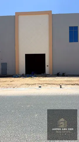 Prime main road warehouse for rent: 4,500 sq ft, ideal for commercial/industrial use. AED 170k in 4 cheques. Excellent location!