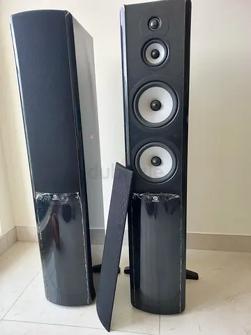 Pair of floorstanding tower Boston speakers, excellent condition, sparingly used. WApp 050-5181728