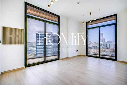 CLOSED KITCHEN | POOL VIEW | KITCHEN APPLIANCES