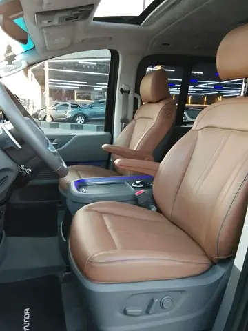 2025 Hyundai STARIA photo 9