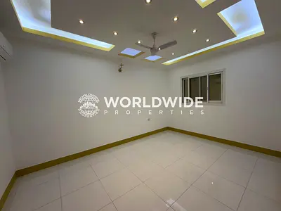 شقة واسعة جداً مكونة من غرفتي نوم وصالة مع مكيف سبليت متاحة للإيجار في الجرف 2، عجمان