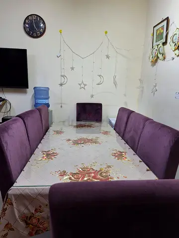 Luxury Dining table set with 6 purple upholstered chairs (good condition)