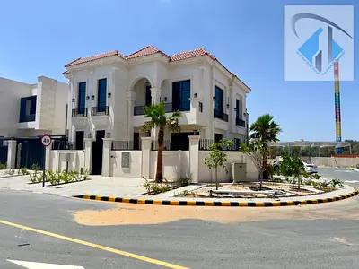 فيلا فاخرة للبيع 5 غرف ماستر مع مسبح زاويه شارعين خلف حديقه الياسمين مباشرة .