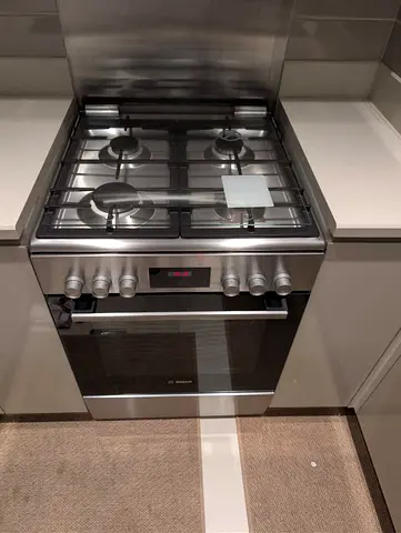 Bosch brand 4 burner gas cooker oven Electric 60by60 cm