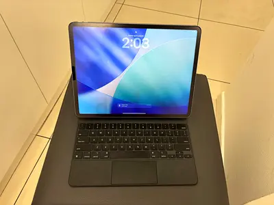 Apple iPad with Magic Keyboard - Like New