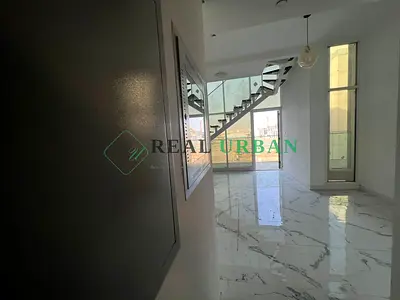 Duplex | Ready To Move | Mid Floor