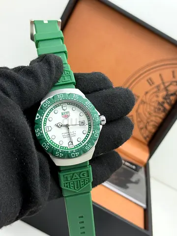 TAG HEUER formula 1 mens quartz watch