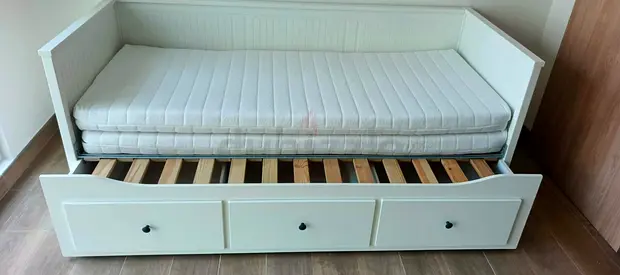 IKEA Hemnes Daybed frame with underneath storage drawers with mattresses in excellent condition.