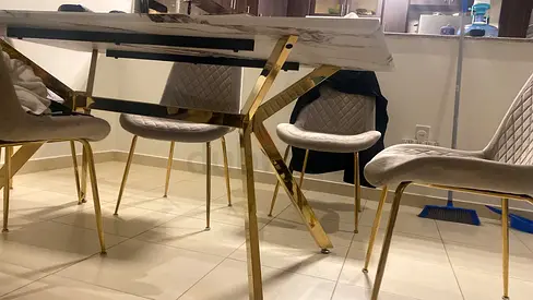 Dining table with 6 chairs for sell