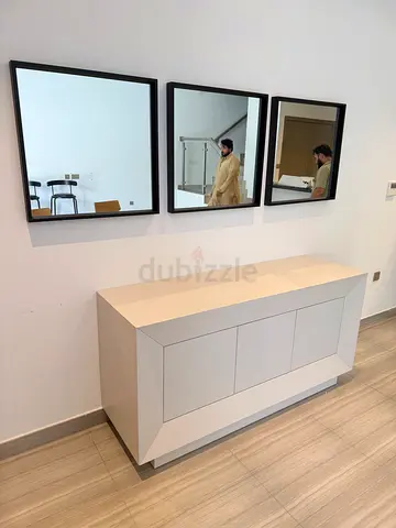 Cansola & buffay table and mirror