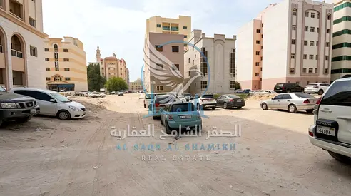 قطعة أرض للإيجار في القليعة بمساحة 10000 قدم مربع مناسبة لمواقف السيارات